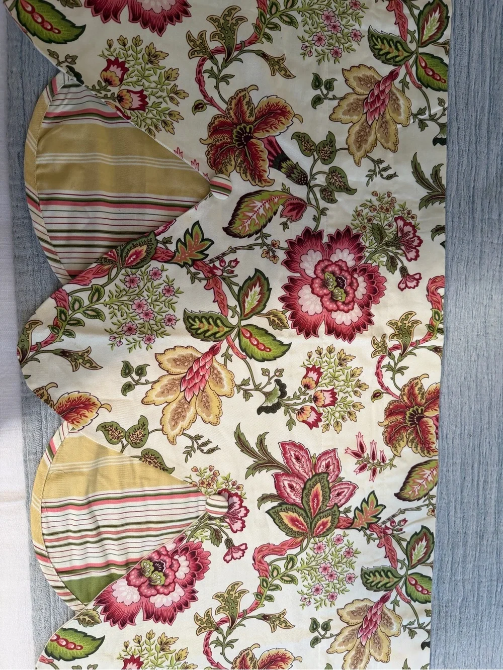 Vintage Waverly Navarra Floral & Stripe Scalloped Peek-A-Boo Valance